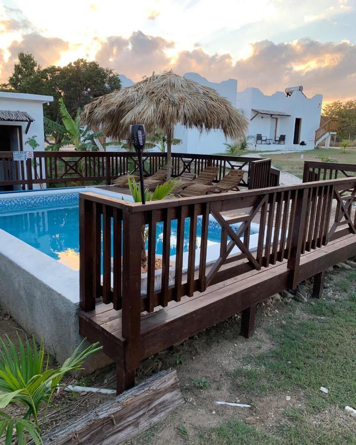 Azteca Villas Treasure Beach Extérieur photo